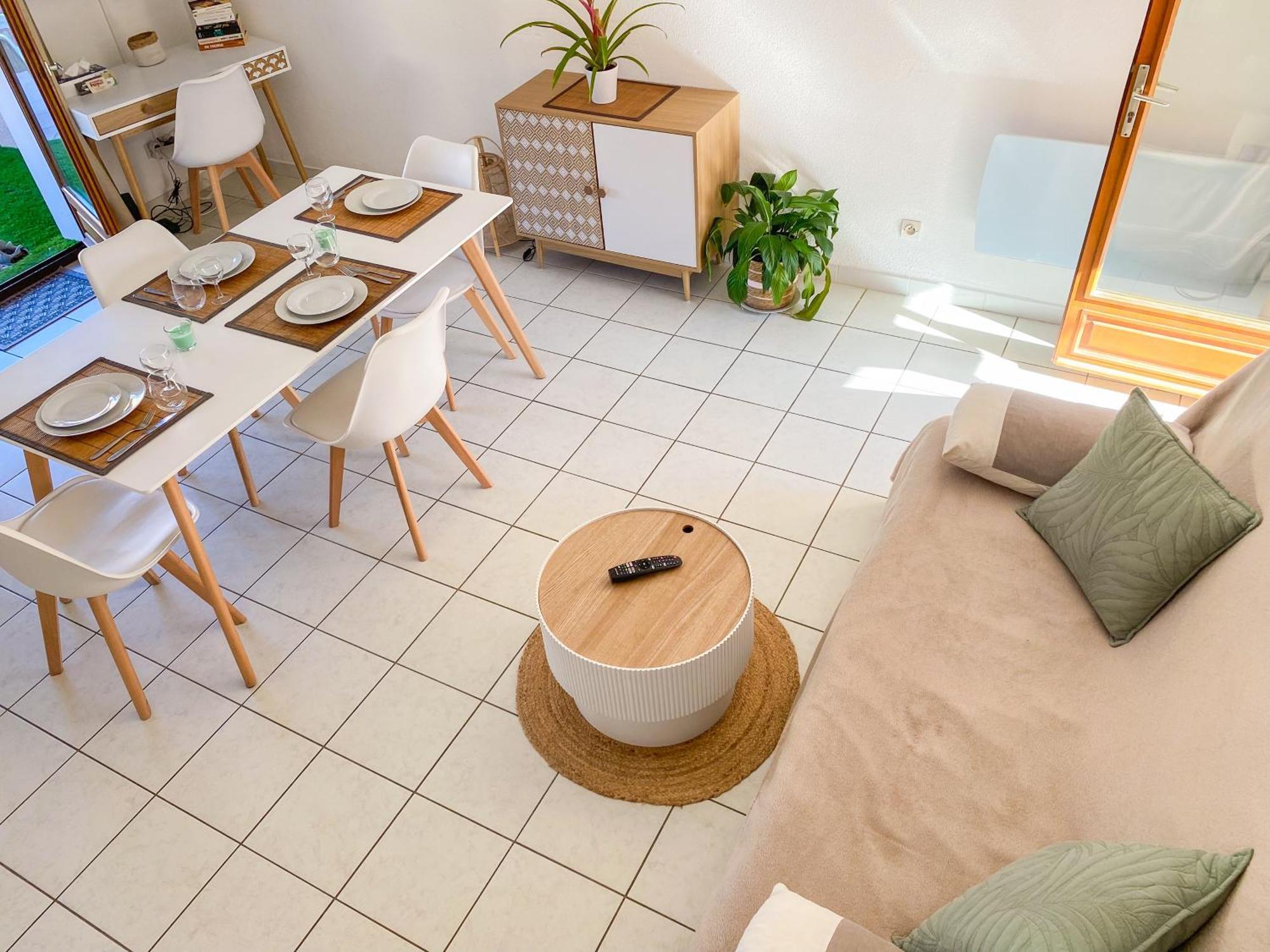 Hébergement de vacances Maison Bord De En Résidence Avec Piscine